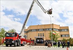 در نشست اعطاء حکم فرمانده ارشد پدافند غیرعامل منطقه نفتی کجوار، از خودرو چند منظوره آتش نشانی در شرکت پالایش نفت تبریز رونمایی شد.
